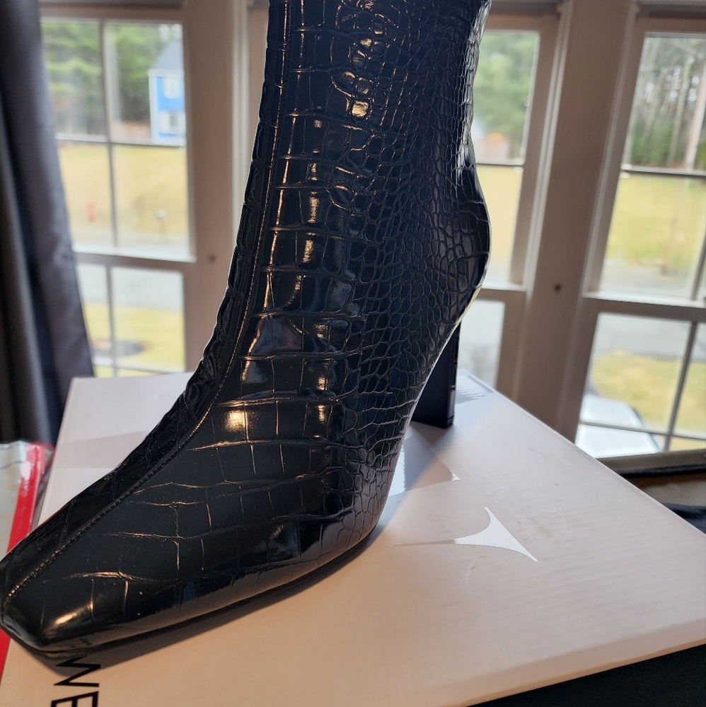 Nine West boots, 9.5, black croc